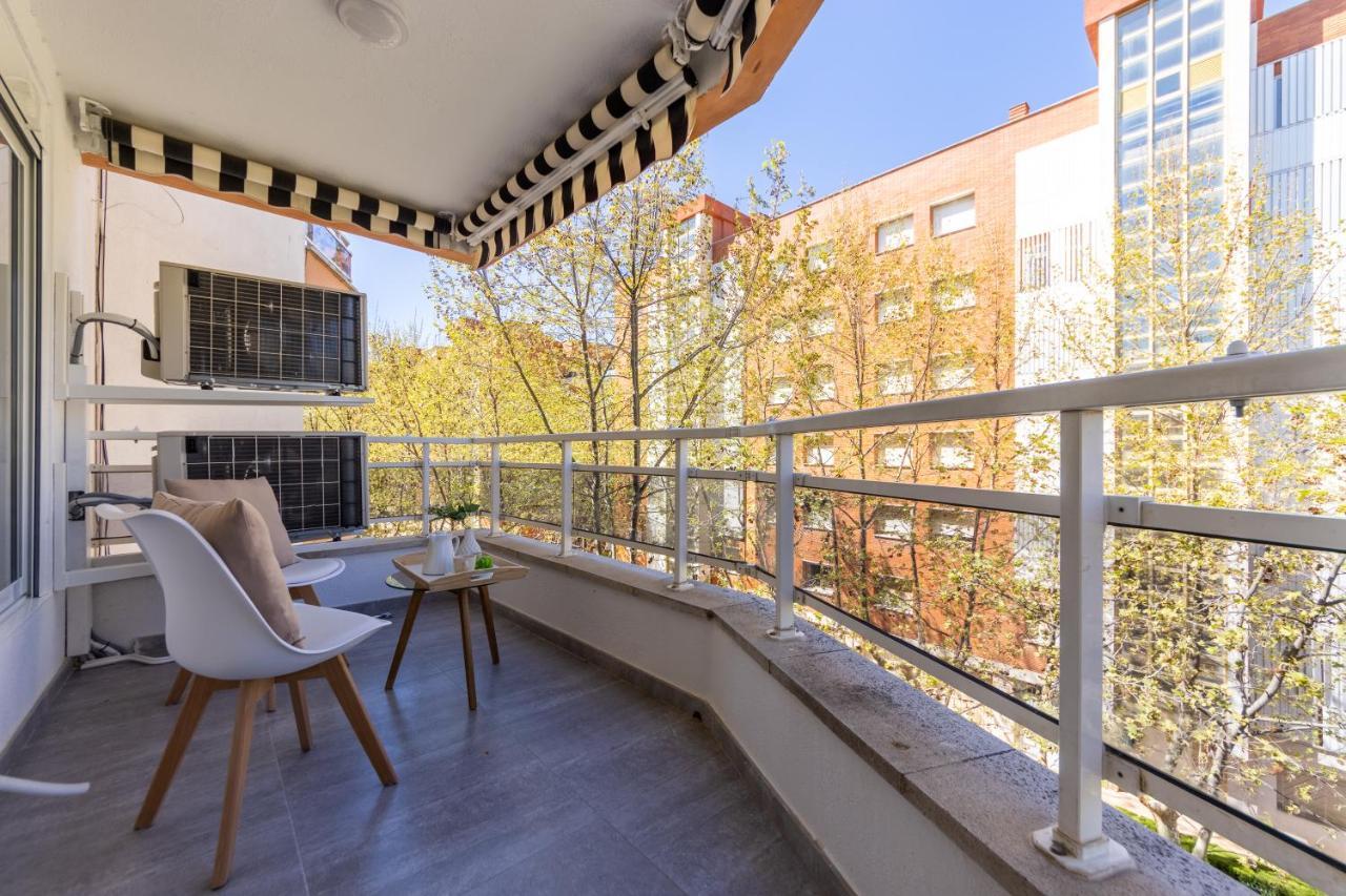 Boooom!!! Apartment With Swimming Pool サロウ エクステリア 写真